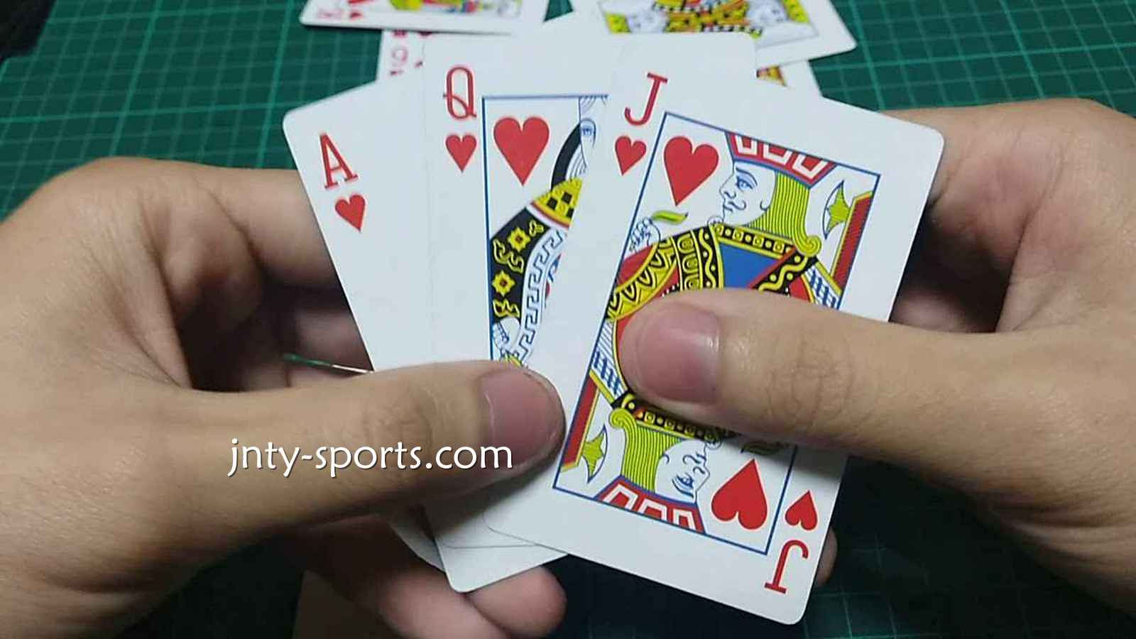 在188体育快速玩起棋牌游戏《越南扑克》经典比大小